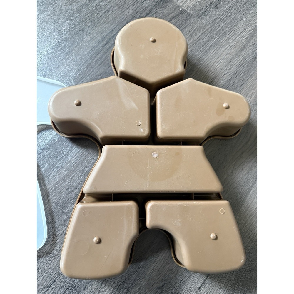 Gingerbread Man Shaped Divided Storage Container & Lid   RARE - Picture 3 of 3